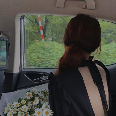 女孩的钓鱼慢活